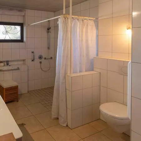 شقة Great Bungalow With Garden بيزيغهايم