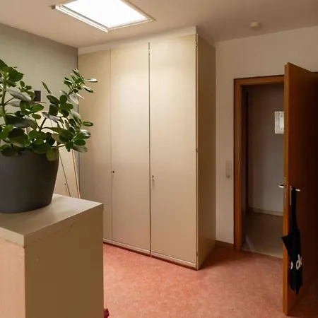 Great Bungalow With Garden شقة