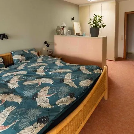 Great Bungalow With Garden * بيزيغهايم